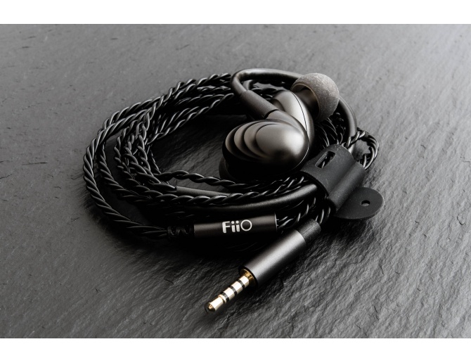 FiiO F9 PRO Auricolari In-Ear 3-Driver Ibrido Knowles Cavo MMCX Staccabile +Bilanciato